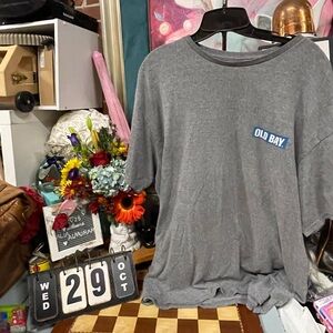 MARYLAND OLD BAY CRAB T SHIRT CRAB DRINKING OLD BAY OPEN CAN